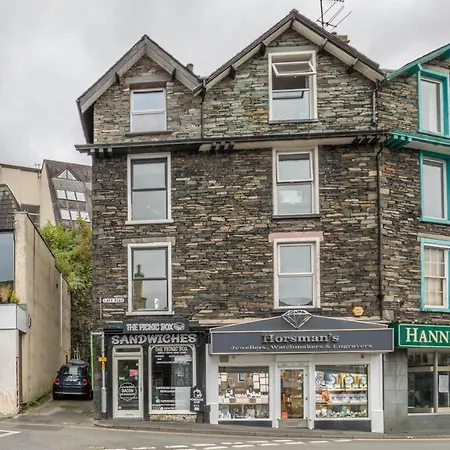 Location Close To Everything, Modern, Dog Friendly, Amazing Views! *