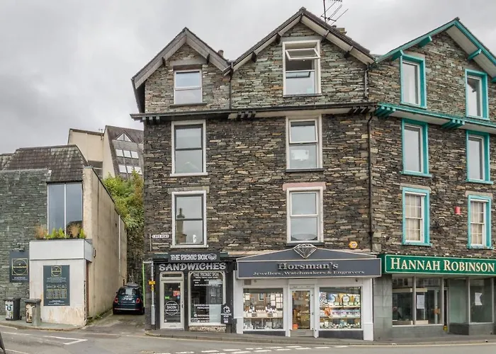 Location Close To Everything, Modern, Dog Friendly, Amazing Views! *