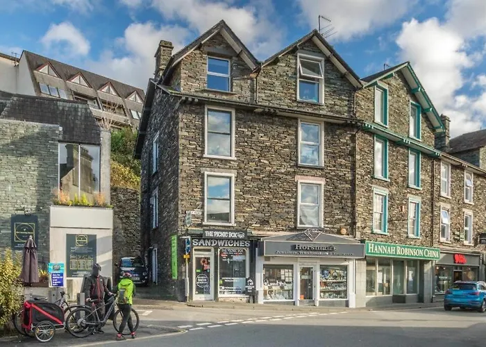 Location Close To Everything, Modern, Dog Friendly, Amazing Views! *